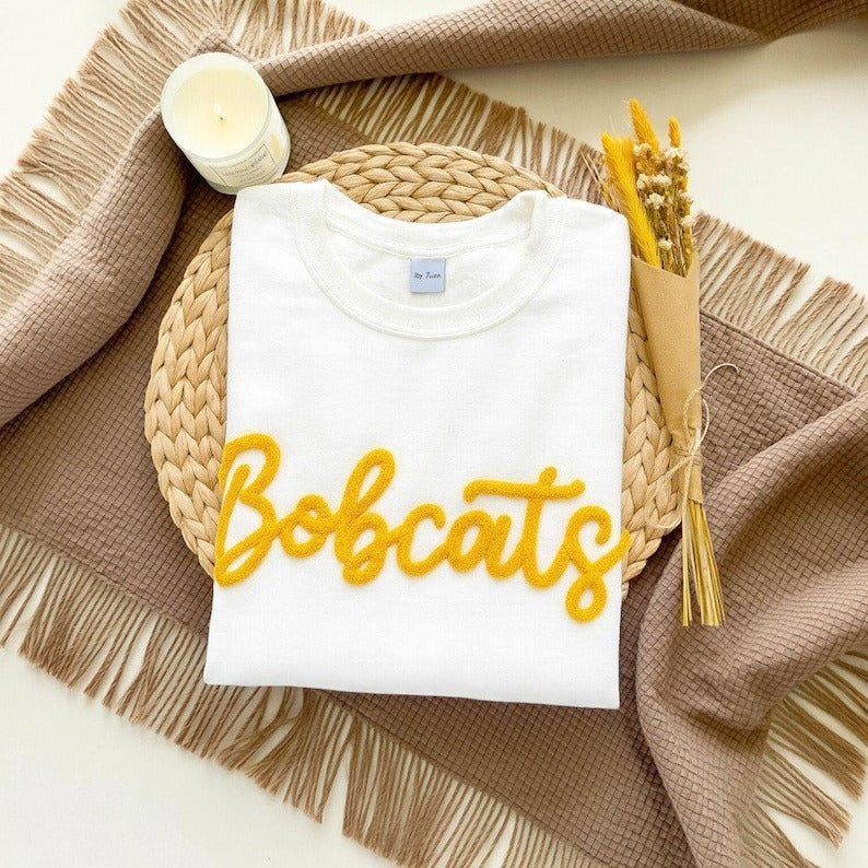 Custom Chenille YARN EMBROIDERED Sweatshirt, Christmas Gift for Grandma, Chenille YARN embroidered Sweatshirt, Christmas holiday