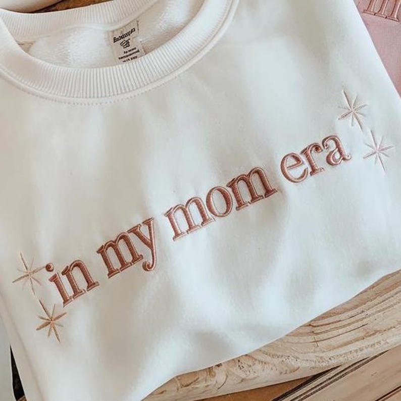In My Mama Era Embroidered Sweatshirt, Minimal Mom Crewneck, New Mom Sweatshirt, Girl Of Mom Shirt, Cool Moms Club Shirt, Mama Sweatshirt
