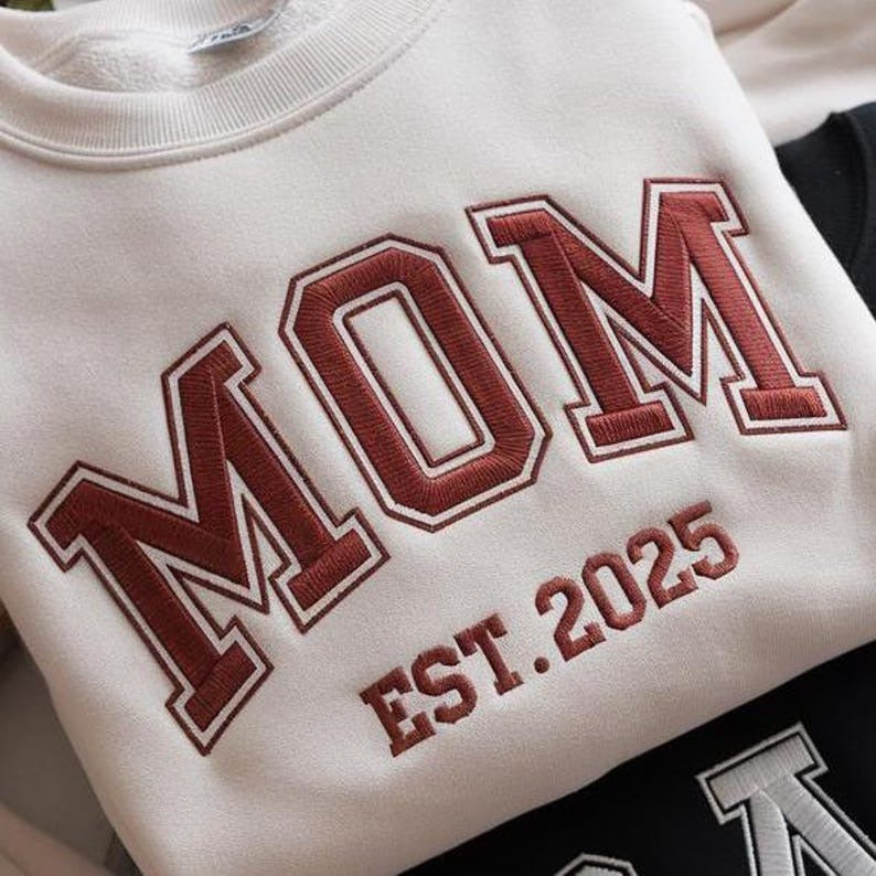 Personalized Mom & Dad Embroidered Sweatshirt, Custom Embroidery Parents Sweatshirt, Matching New Mom and Dad Shirt, Mom Dad Couple Shirt